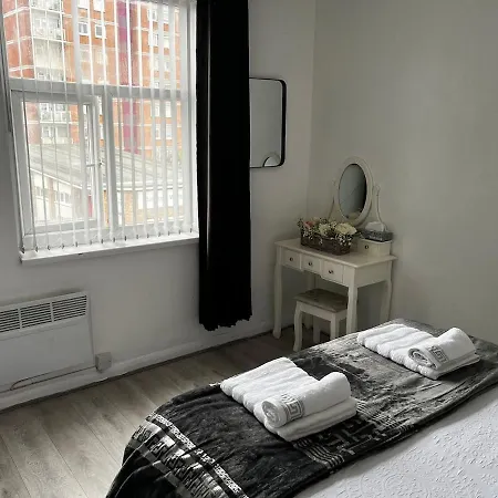 2 Room Newly Furnished Flat In Birmingham City Centre, Free Parking !-3