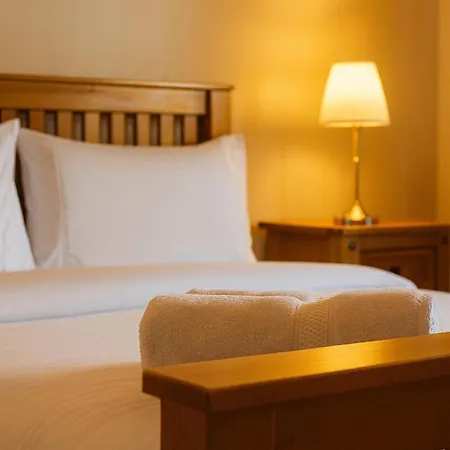 Elegant Vintage Stay Near Airport & Nec, Long-Stay Or Contractors Deal-2