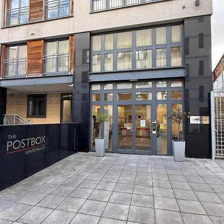 Modern City-Centre Flat With Porch-3