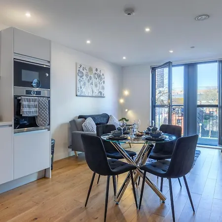 A&M Properties - Modern Birmingham Apartment-3