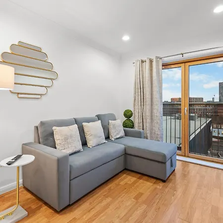 Stylish Retreat- 2 Bed City Centre Apartment-3