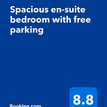 Spacious En-Suite Bedroom With Free Parking-3
