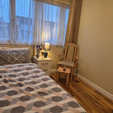 Comfy And Modern Private Room In Birmingham-3