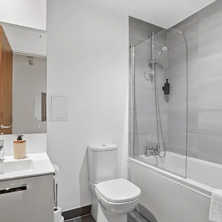 Modern Apartment Near City Centre & Jq-3
