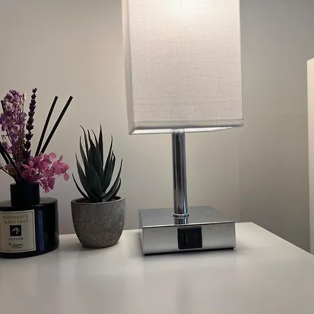 Exquisite City Centre Apartment - 2 Bed 2 Bath - Free Parking - Netflix Amazon Disney Enabled Smart Tv-3