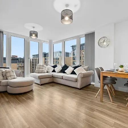 Modern 2 Bed Apt In Edgbaston With City Views & Parking-2