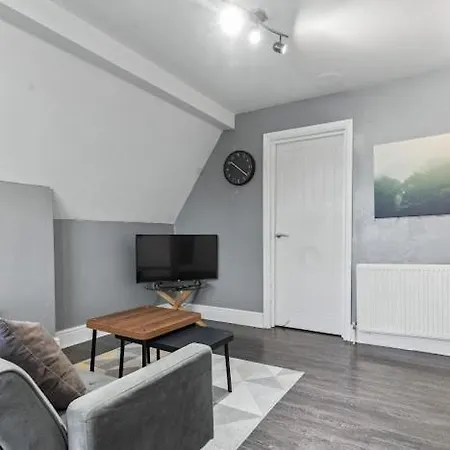 2 - Bed Haven With Free Parking-2