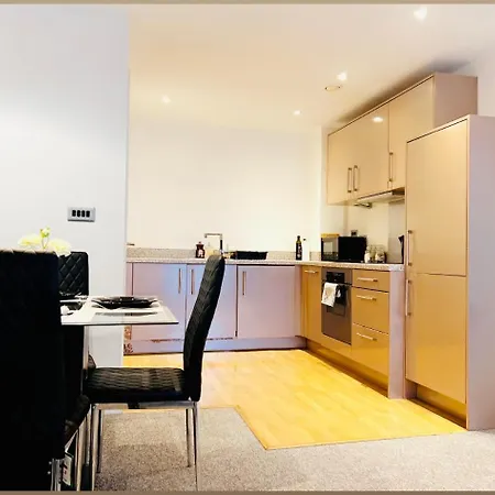 Birmingham City Centre Apartment-3