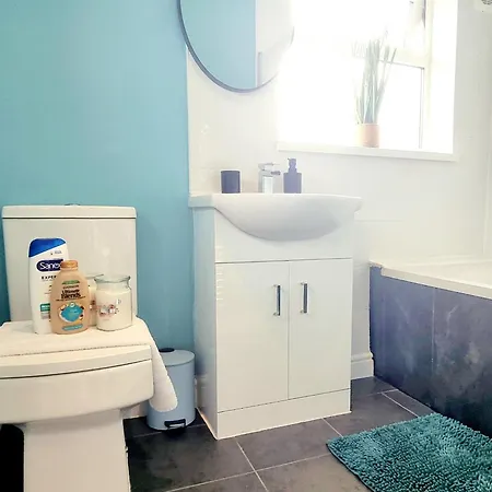 Stunning Lux 3 Bedroom Home Priv Parking In Birmingham-3