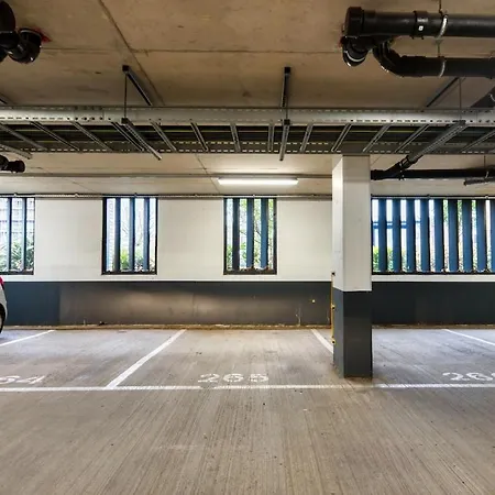 Modern 2 Bed Apt In Edgbaston With City Views & Parking-3