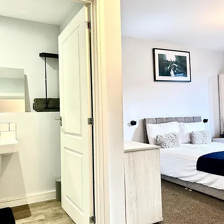 2 Bedroom Apartment With City View-3