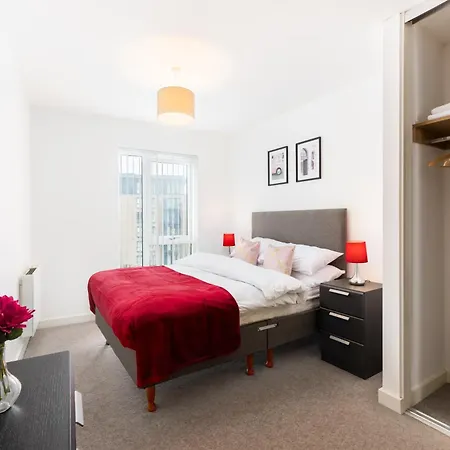 Modern Birmingham City Apartments Secure Gated Parking-3
