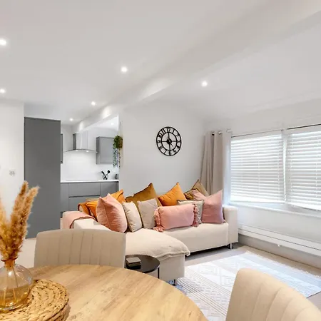 Osbourne House Pink 2 Bed, 2 And Half Bath-2