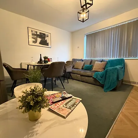 Tudors Esuites Two Bedroom Central Apartments - 6&6Au-2