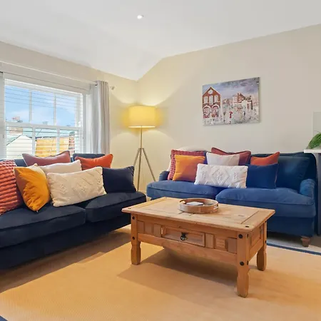 Osbourne House - Blue 2 Bedroom,2 And Half Bath-3