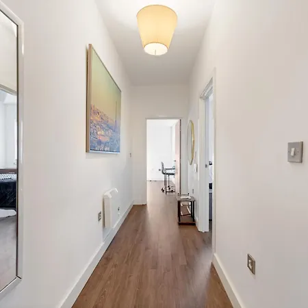 City Centre, 2 Bed, 2 Bath Gated Apartment-2