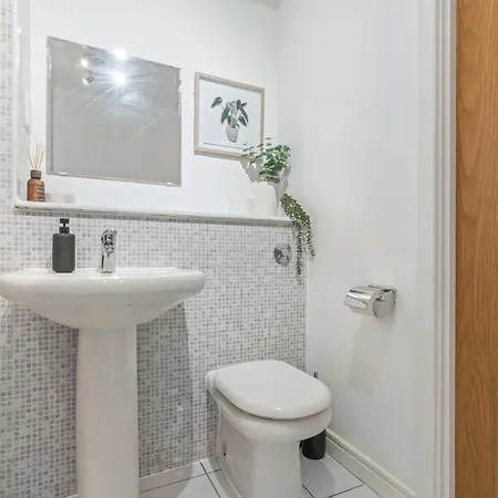 12Th Floor Stylish Apartment - Bright City Views - Modern Stay - Netflix - High Speed Wi-Fi-3