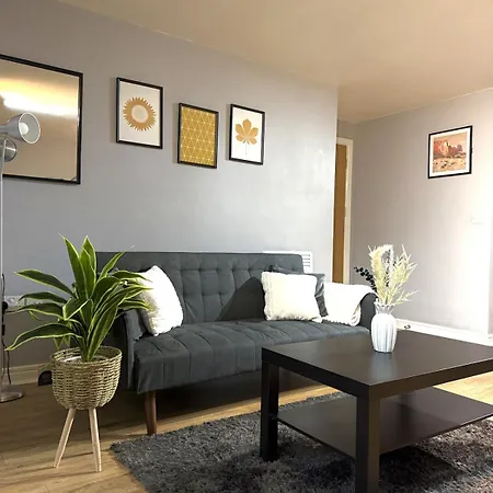 2Bed Apartment In Birmingham City Centre With Free Parking And City View-3