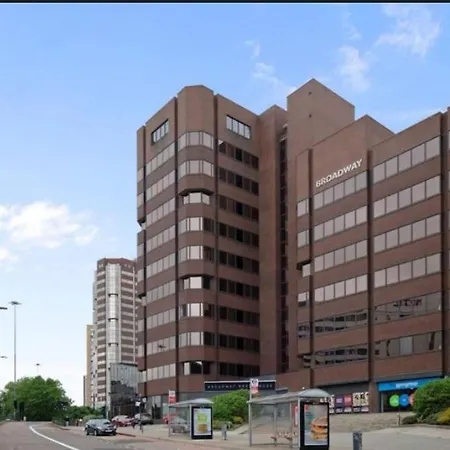 2 Bed Apartment, Free Parking, Broad St Bham City Centre, Sleeps 4-3