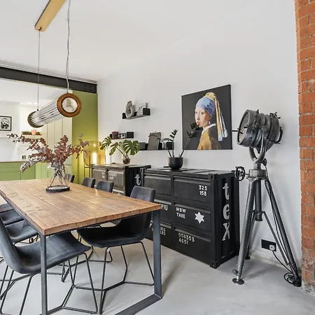 City Penthouse With 3 Floors , Super King Bed , With Secret Garden-3