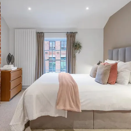 Osbourne House Pink 2 Bed, 2 And Half Bath-3