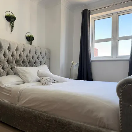 One Bedroom Flat In Birmingham City Centre With Free Underground Parking-3