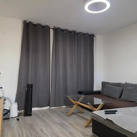 Luxury 2 Bedroom City Centre Apartment Up To 6 Close To Utilita 1000Mbps Superfast Internet-2