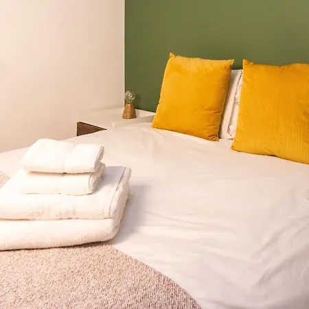 Cozy Flat By Birmingham Canals & City Centre-3