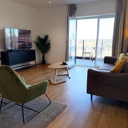 Stylish And Cozy One Bedoom Flat With Balcony & Ps5 In Birmingham-3