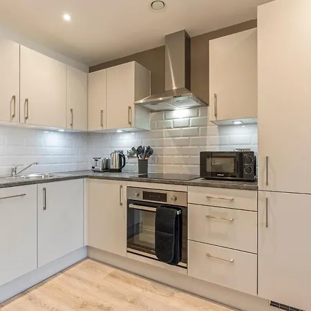 City Centre Birmingham 1-Bed With Wifi And Parking-3