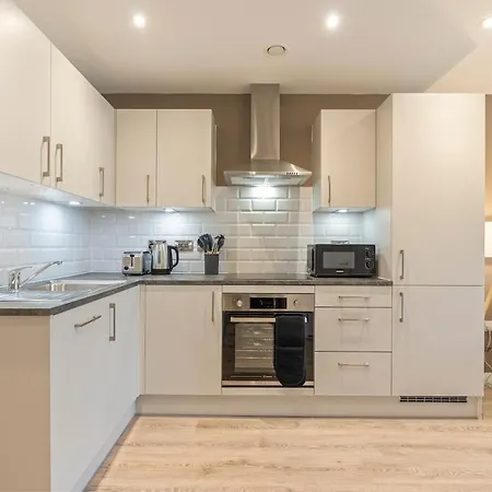 City Centre Birmingham 1-Bed With Wifi And Parking-2