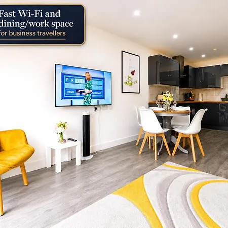 Bridge Court: Luxury Canal-View Apartments with Parking-3