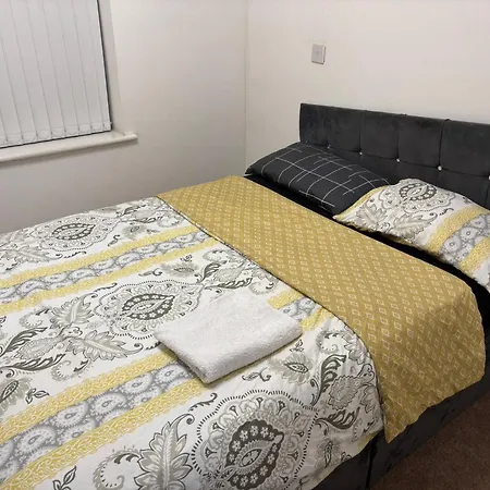 Luxurious Utilita 2 Bed Apartment 1000Mbps Internet Superfast-3