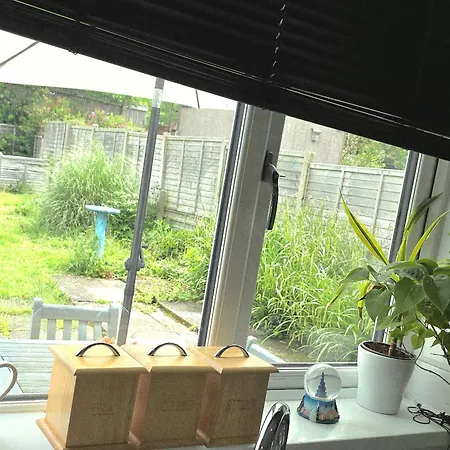 Stunning Lux 3 Bedroom Home Priv Parking In Birmingham-2