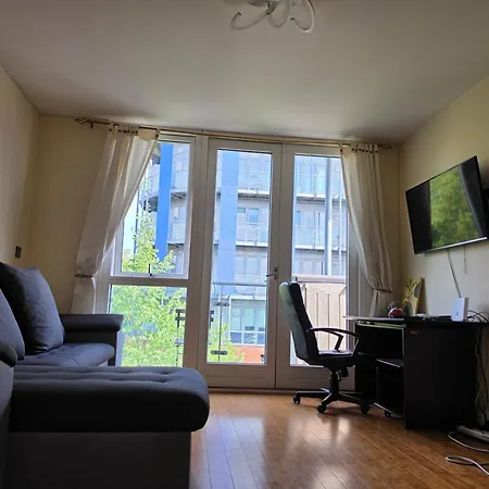Apartment Near City Centre And Utilita 1000Mbps Internet Sleeps Up To 4-3