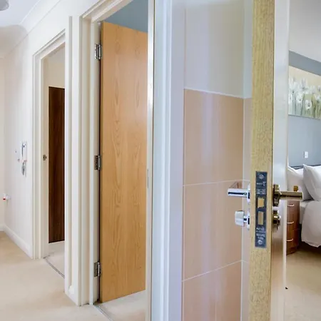 Mica Point City Centre Apartment-3