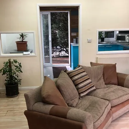 Treetops Flat2 Hall Green B28-3