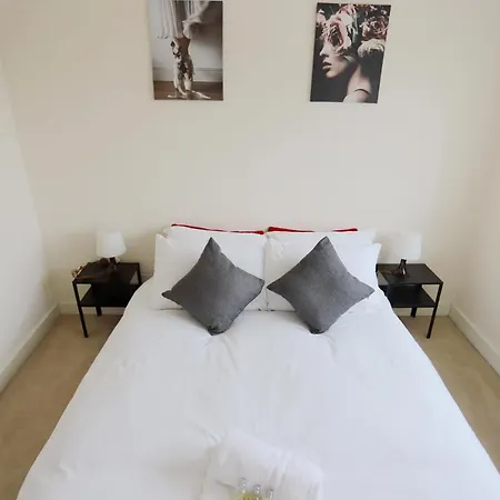 Easytravel Luxury Nec/Airport 3 Beds House-2