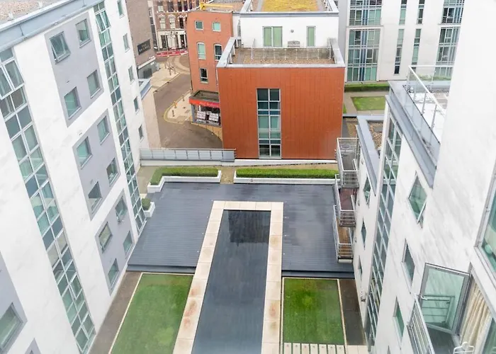 Birmingham City Centre 2Bed - With Balcony & Parking
