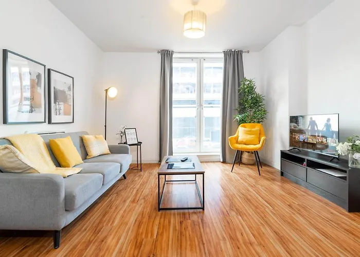 Exotic City Retreat 2 Bed 2 Bath - Free Parking Birmingham