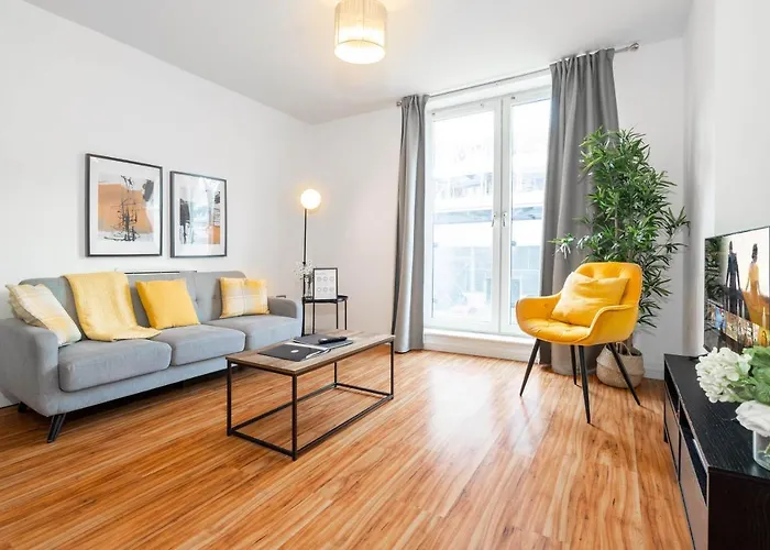 Exotic City Retreat 2 Bed 2 Bath - Free Parking Birmingham