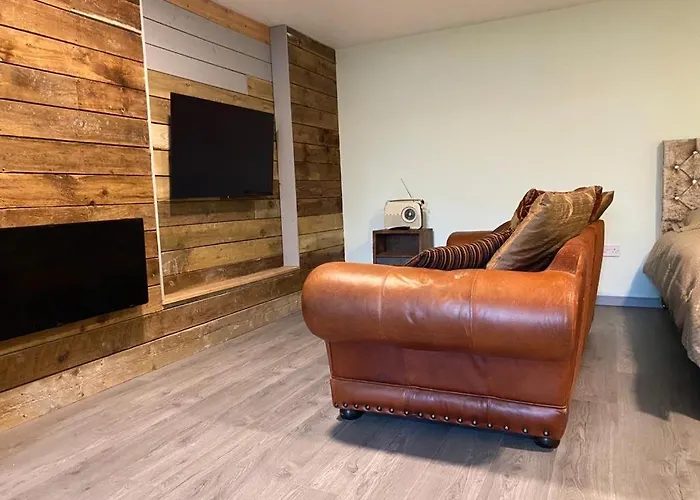 Treetops Flat4 Hall Green B28 Birmingham