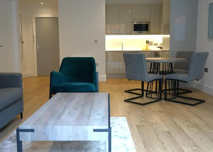 Exceptional 1King Lifestyle Apartment - Centrally Located Birmingham