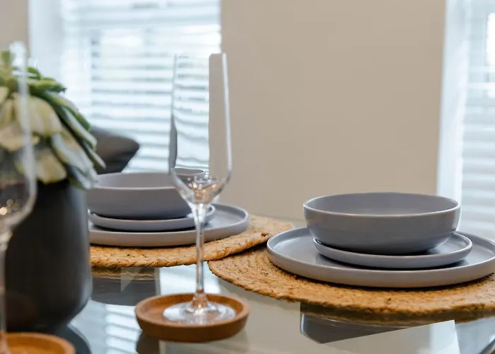 Stylish Jewellery Quarter Apartment Sleeps 6 Birmingham
