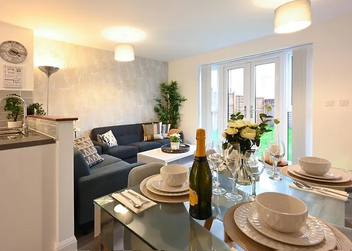 Luxury 4 Bed House With Gated Parking In The Heart Of Birmingham! Apartment