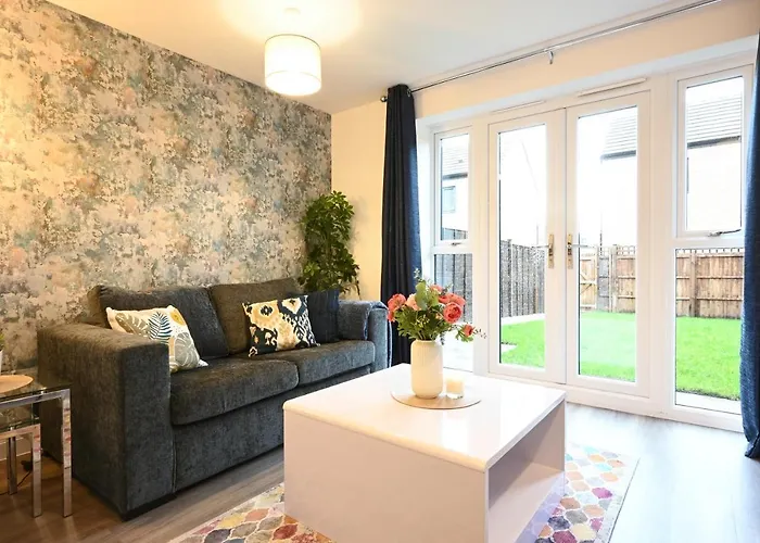 Luxury 4 Bed House With Gated Parking In The Heart Of Birmingham! Apartment