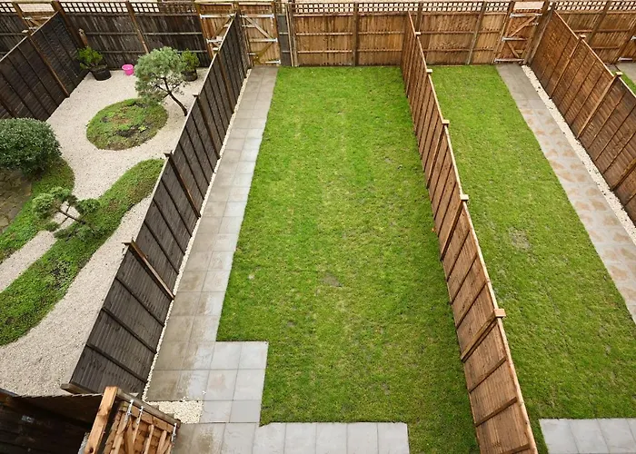 Luxury 4 Bed House With Gated Parking In The Heart Of Birmingham! Apartment
