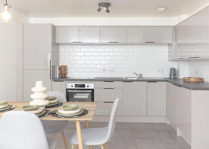 Luxury Apartment, Birmingham-Parking