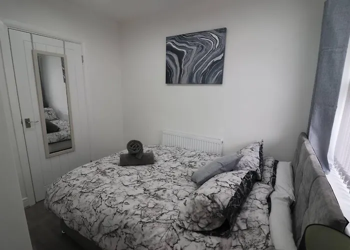 Cosy Two Bedroom First Floor Apartment Birmingham