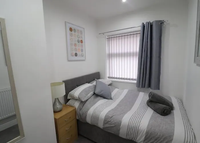 Cosy Two Bedroom First Floor Apartment Birmingham
